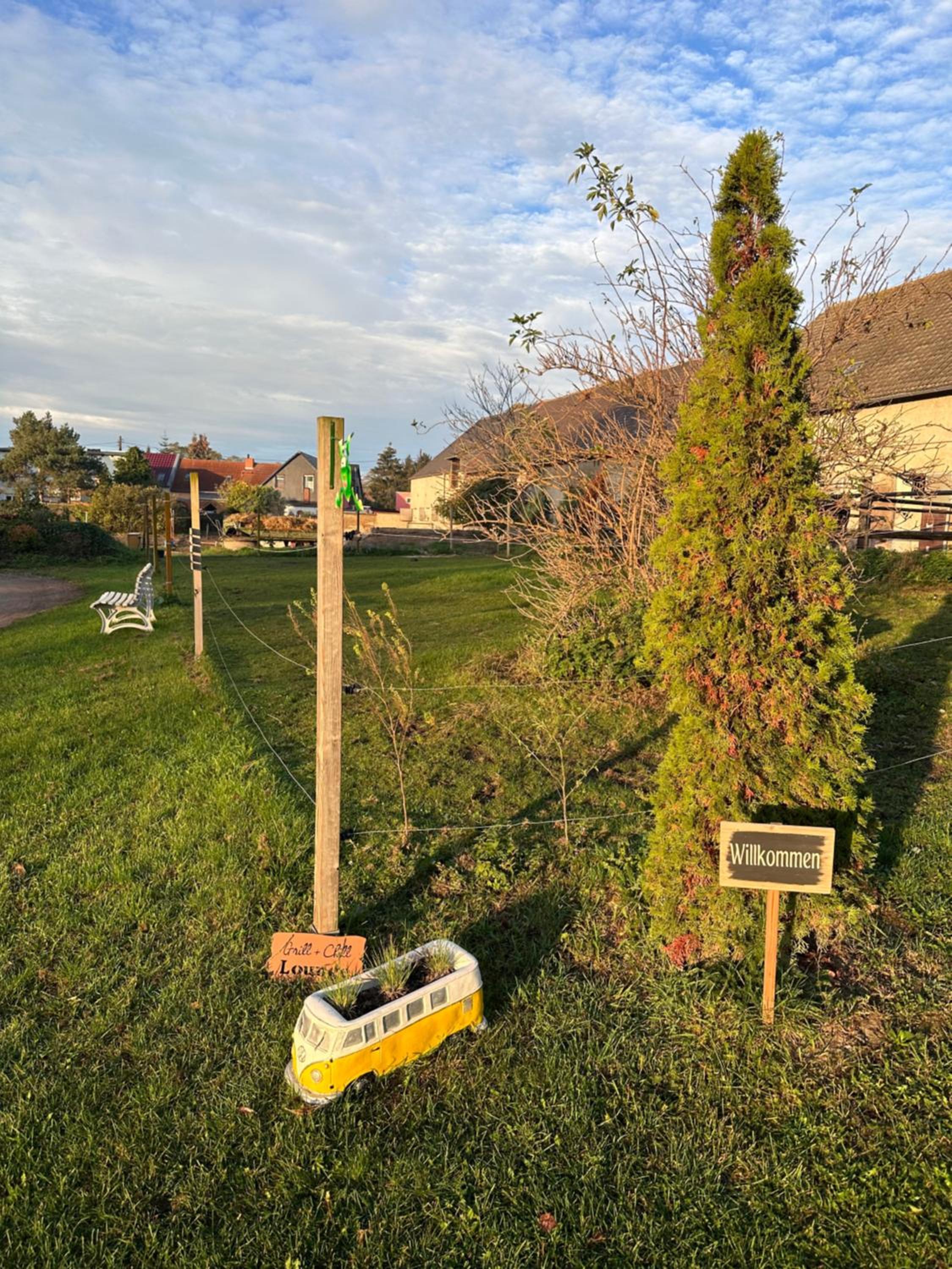 Ruhiges Wohlfühlzimmer auf dem Pferdehof Gut Greppin - mit Kochnische, WLAN & kostenlosem Parken