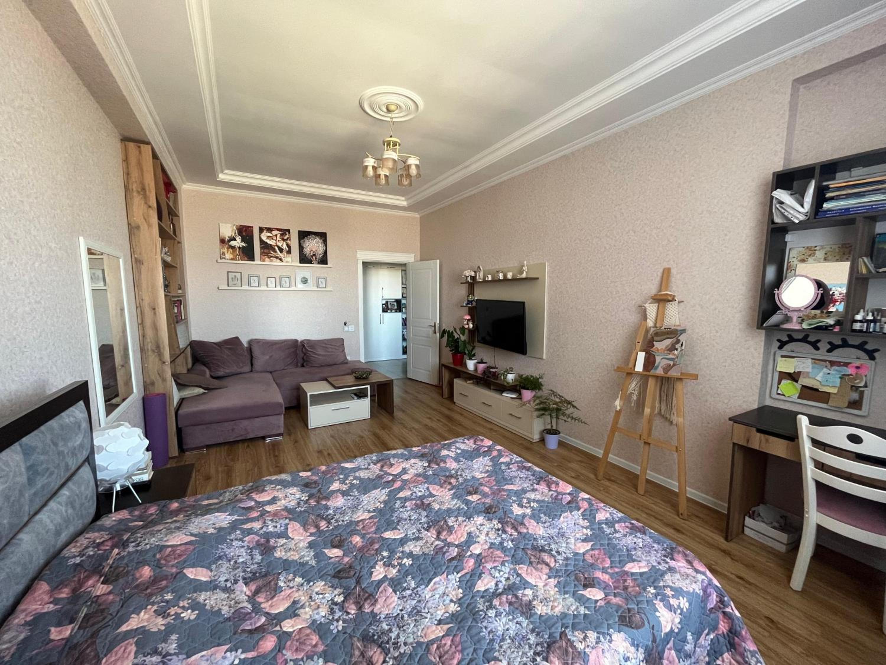 Modern Studio Apartment
