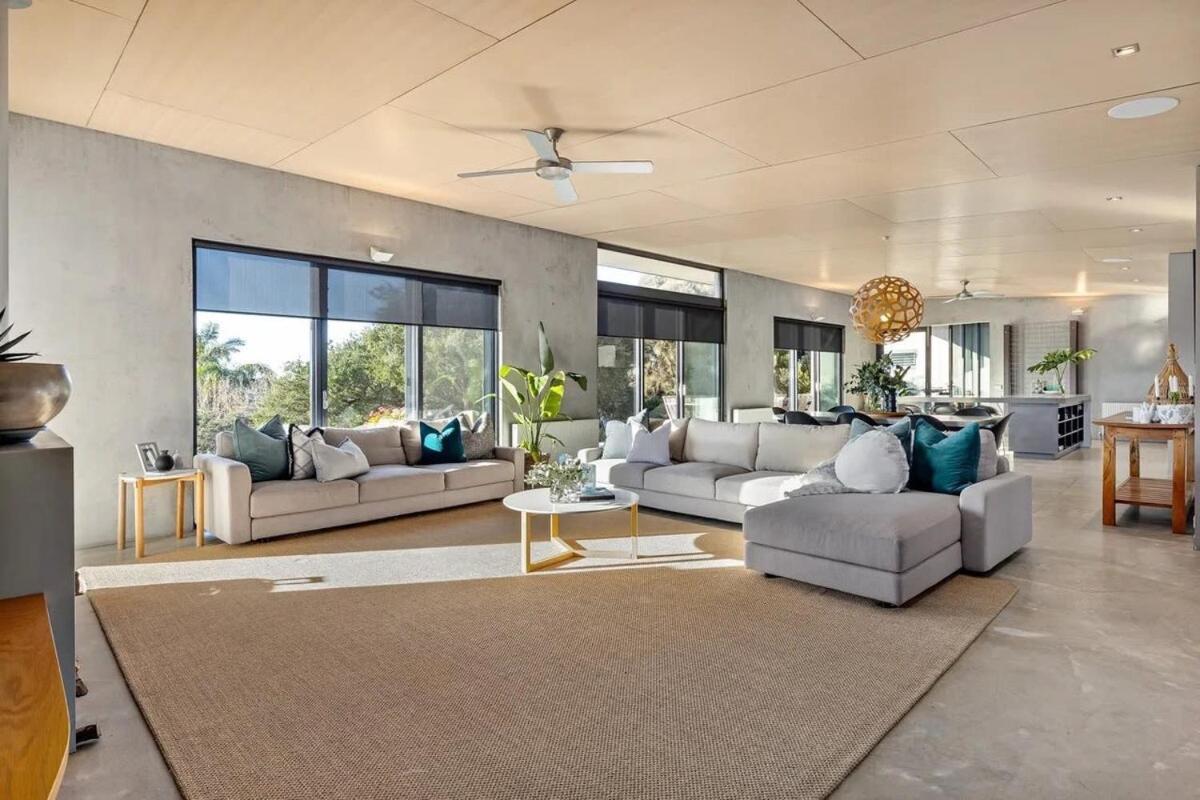 Luxury Portsea Sanctuary Gas Heat Pool & Gardens