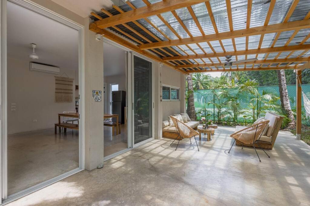 SolGal- New Villa - Steps From The Beach