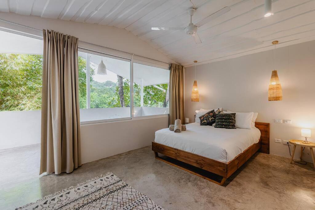 SolGal- New Villa - Steps From The Beach