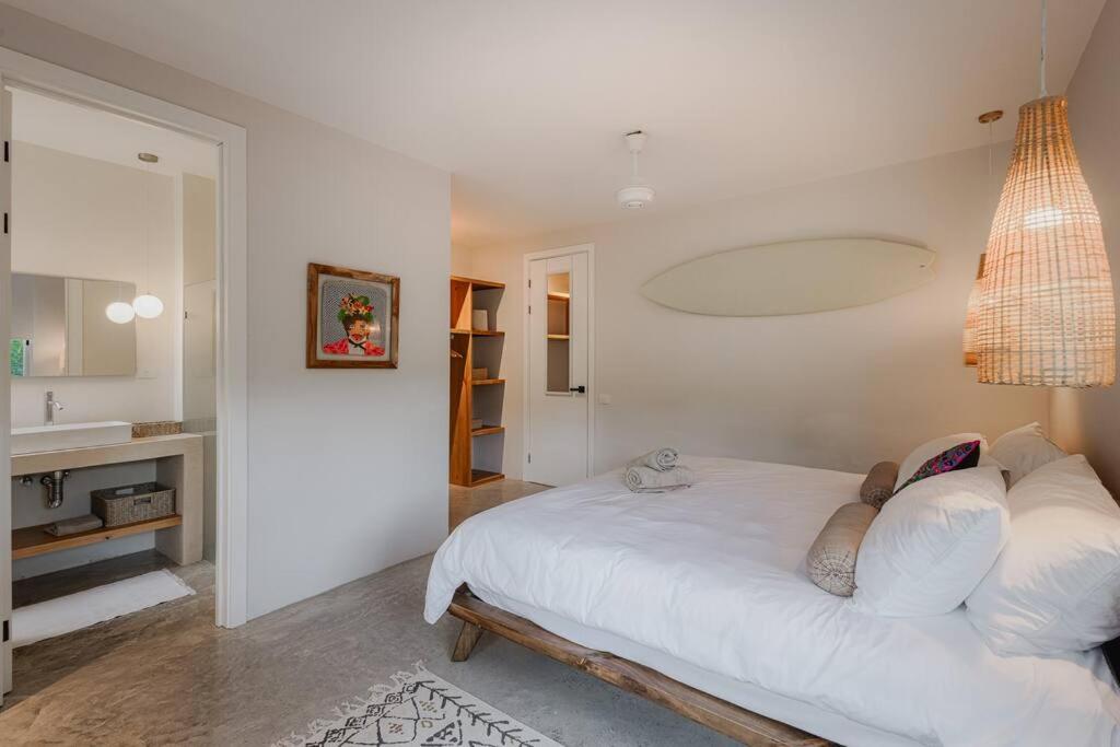 SolGal- New Villa - Steps From The Beach