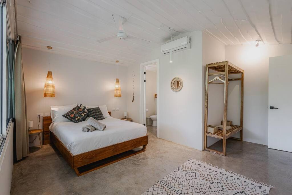 SolGal- New Villa - Steps From The Beach