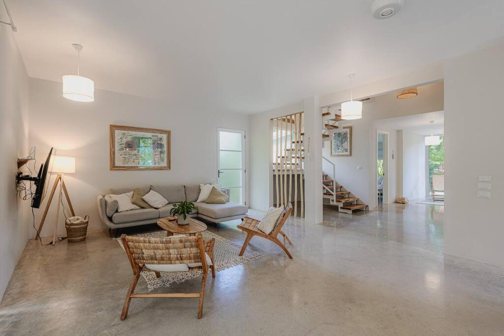SolGal- New Villa - Steps From The Beach