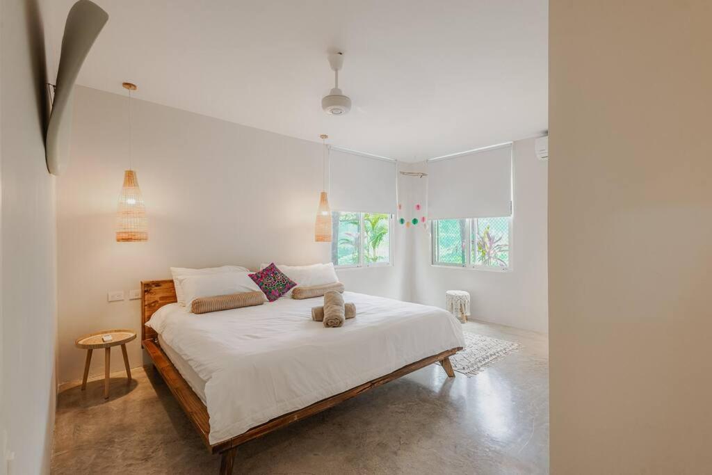 SolGal- New Villa - Steps From The Beach