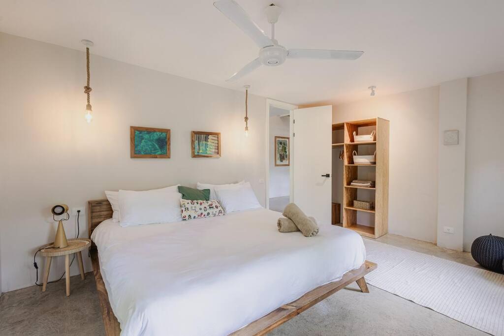 SolGal- New Villa - Steps From The Beach