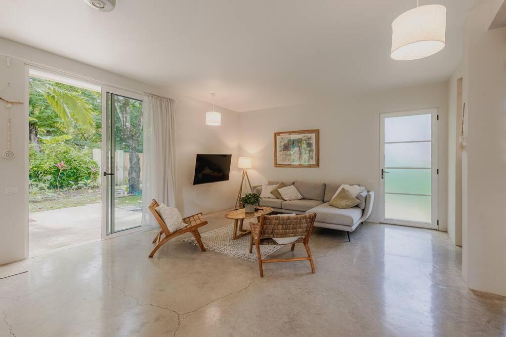 SolGal- New Villa - Steps From The Beach