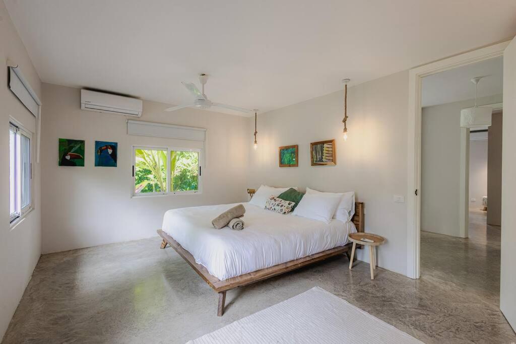 SolGal- New Villa - Steps From The Beach