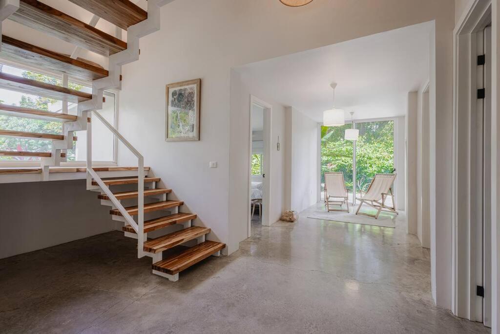 SolGal- New Villa - Steps From The Beach