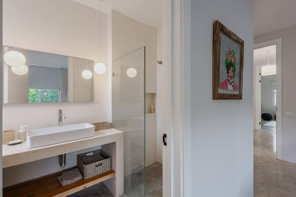 SolGal- New Villa - Steps From The Beach