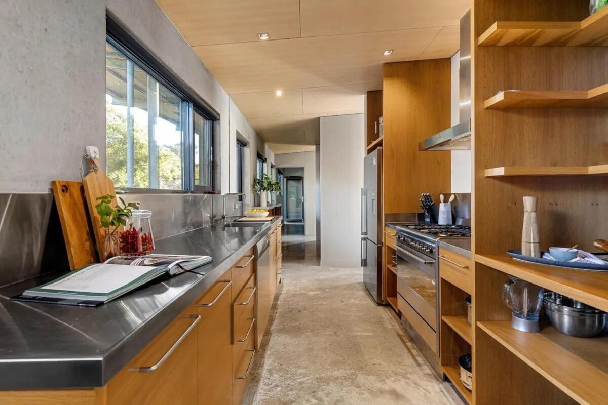 Luxury Portsea Sanctuary Gas Heat Pool & Gardens