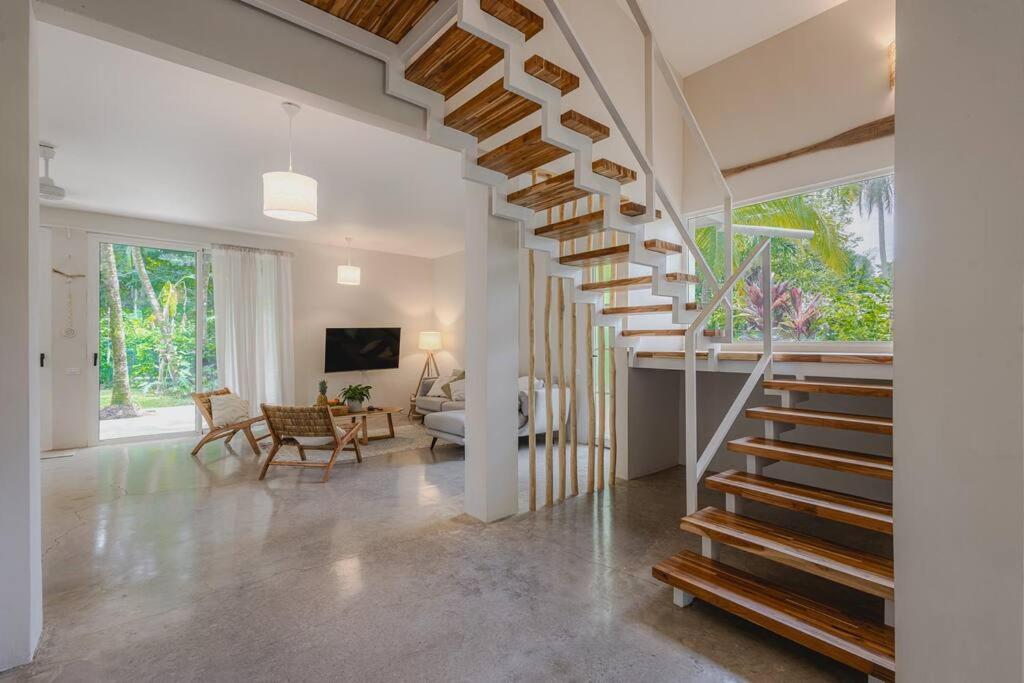 SolGal- New Villa - Steps From The Beach