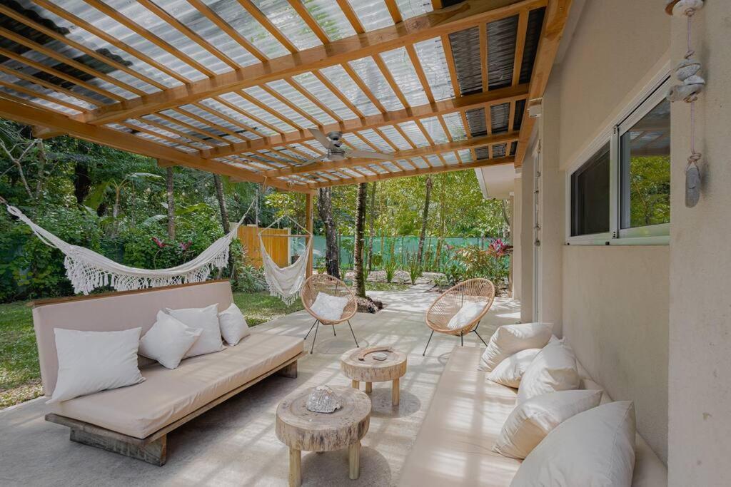 SolGal- New Villa - Steps From The Beach