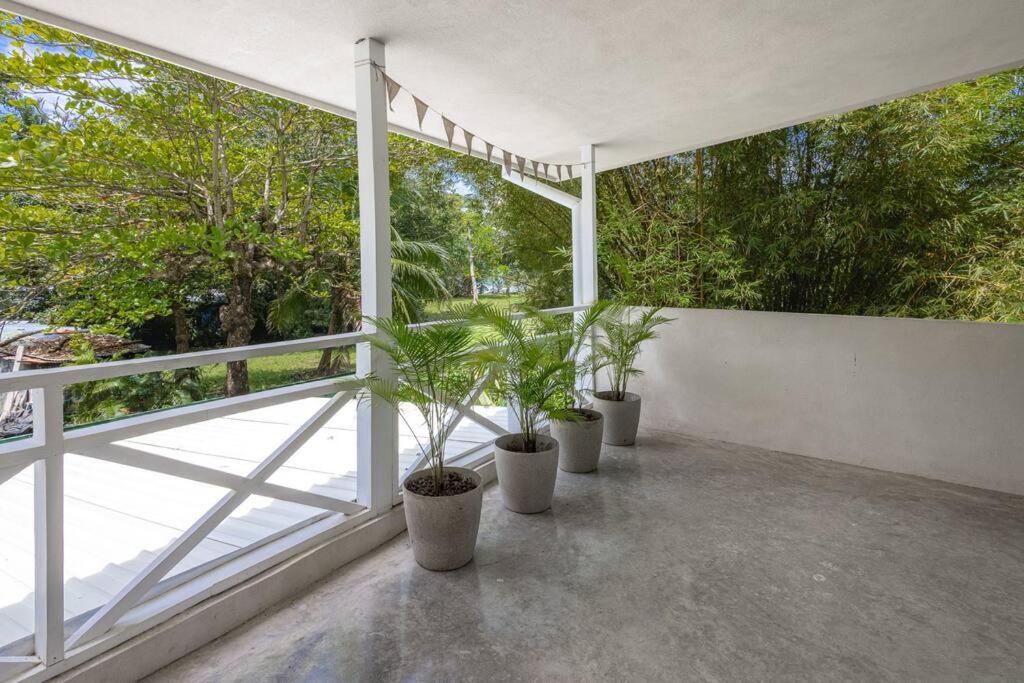 SolGal- New Villa - Steps From The Beach
