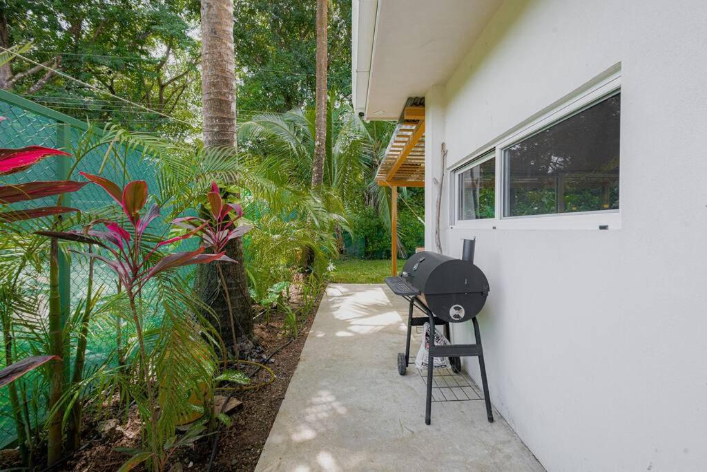 SolGal- New Villa - Steps From The Beach