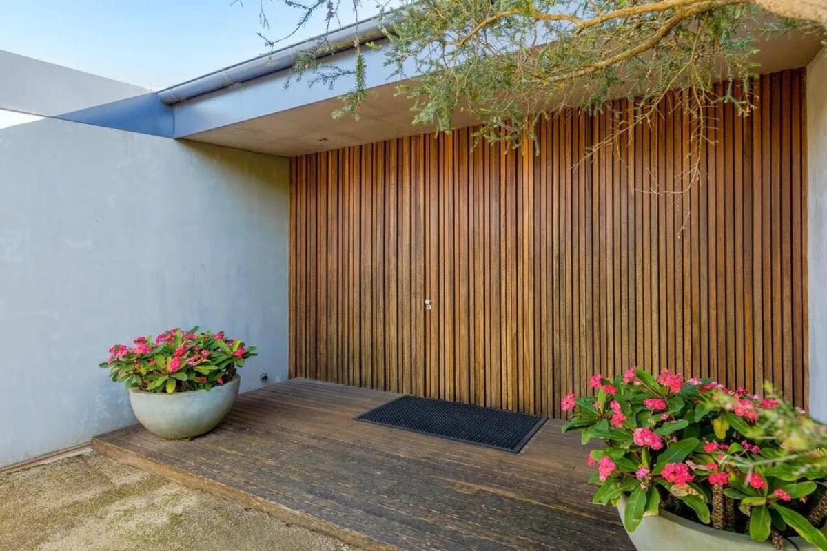 Luxury Portsea Sanctuary Gas Heat Pool & Gardens