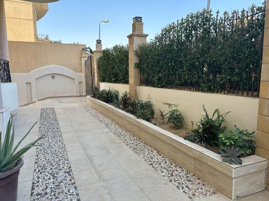 2B Apartment with Private garden
