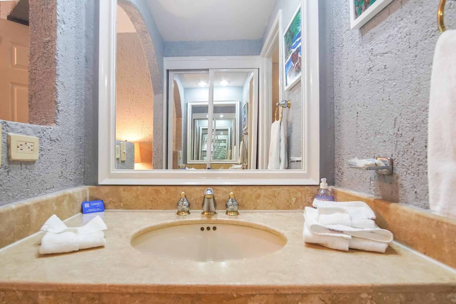 Living Water Clean Spacious Condo