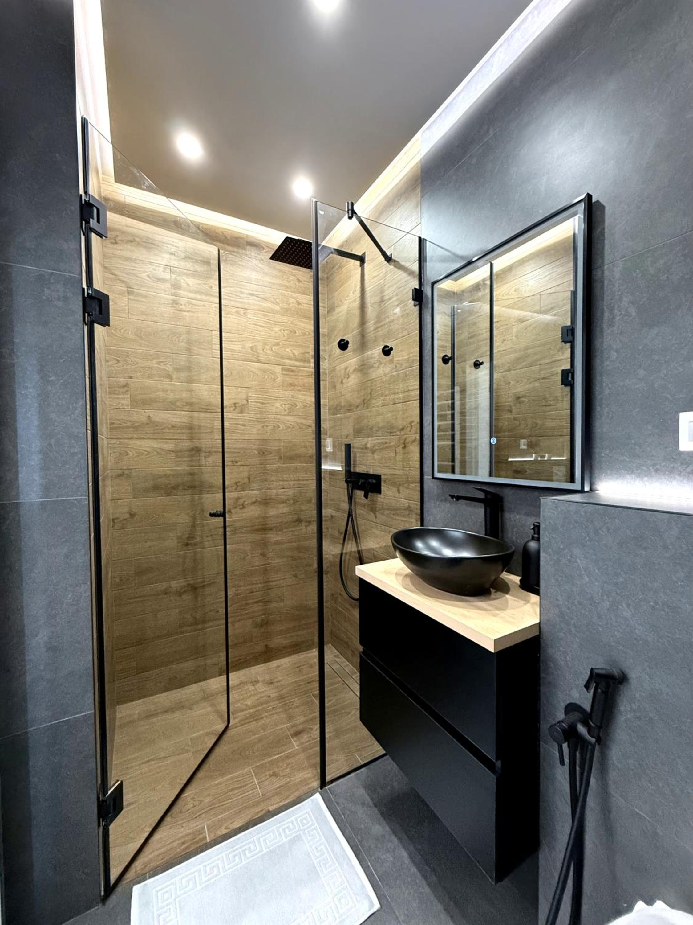 AveNew Luxury Apartment 2