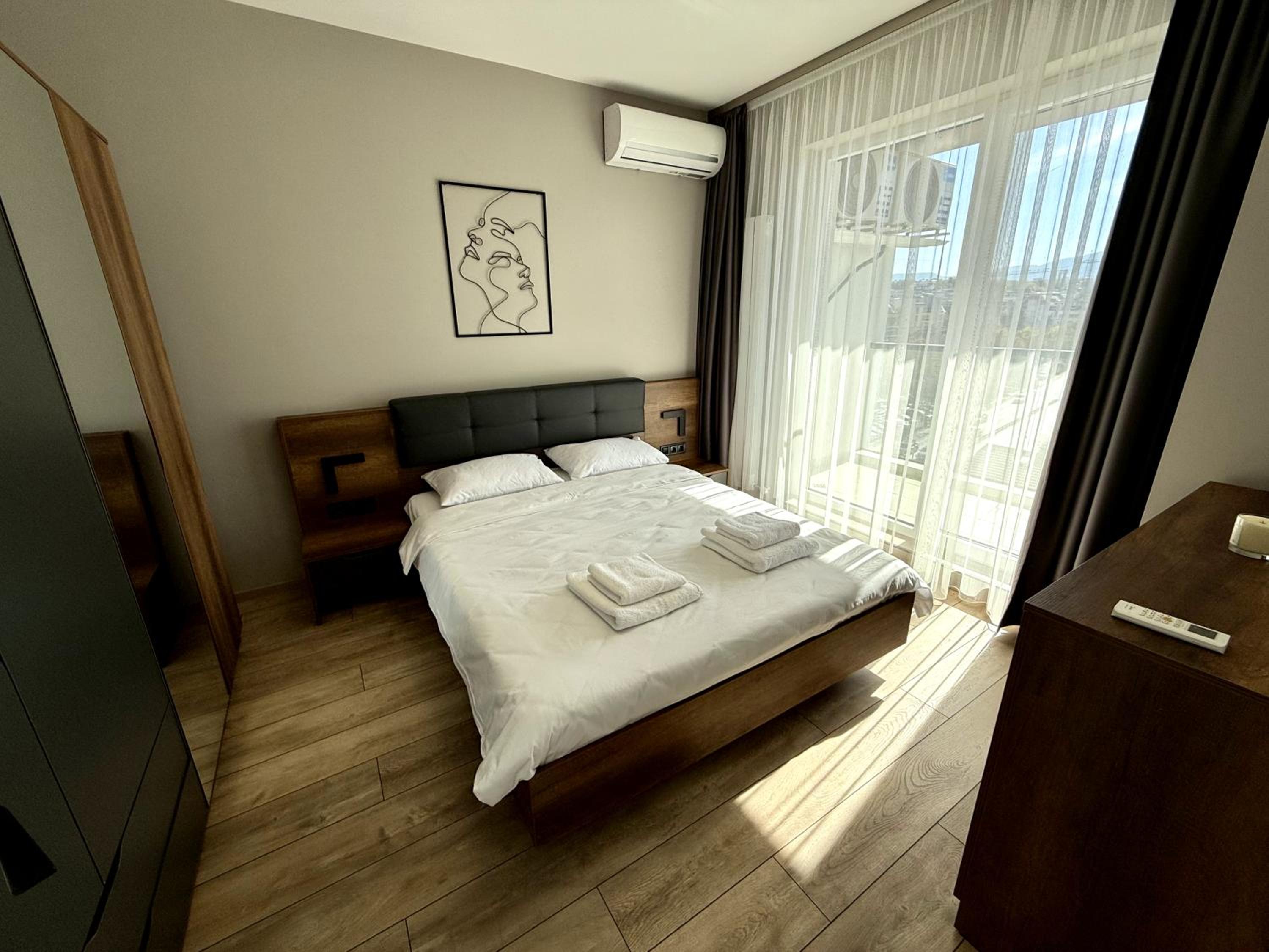 AveNew Luxury Apartment 2