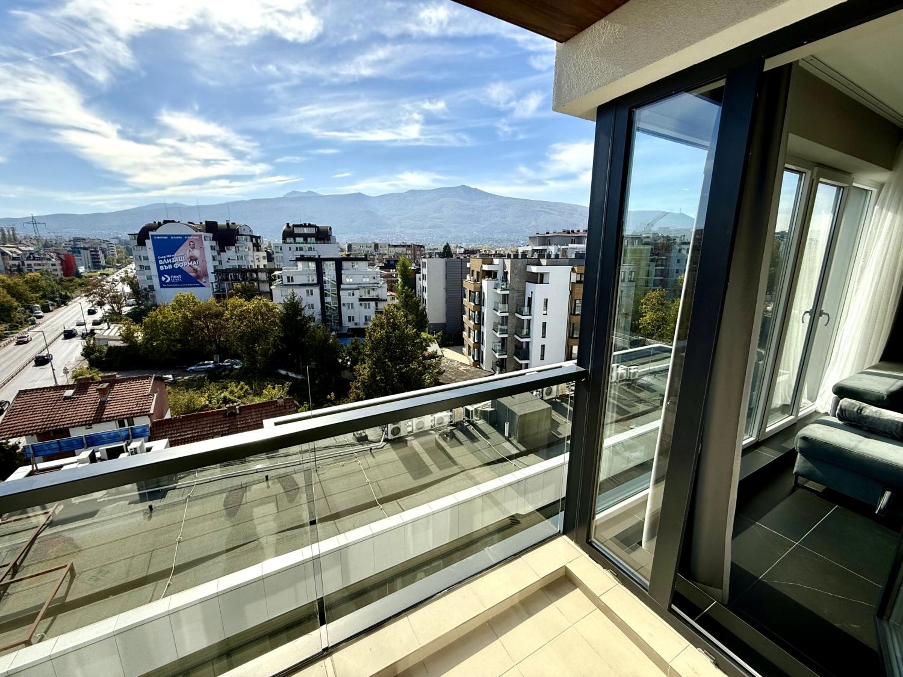 AveNew Luxury Apartment 2
