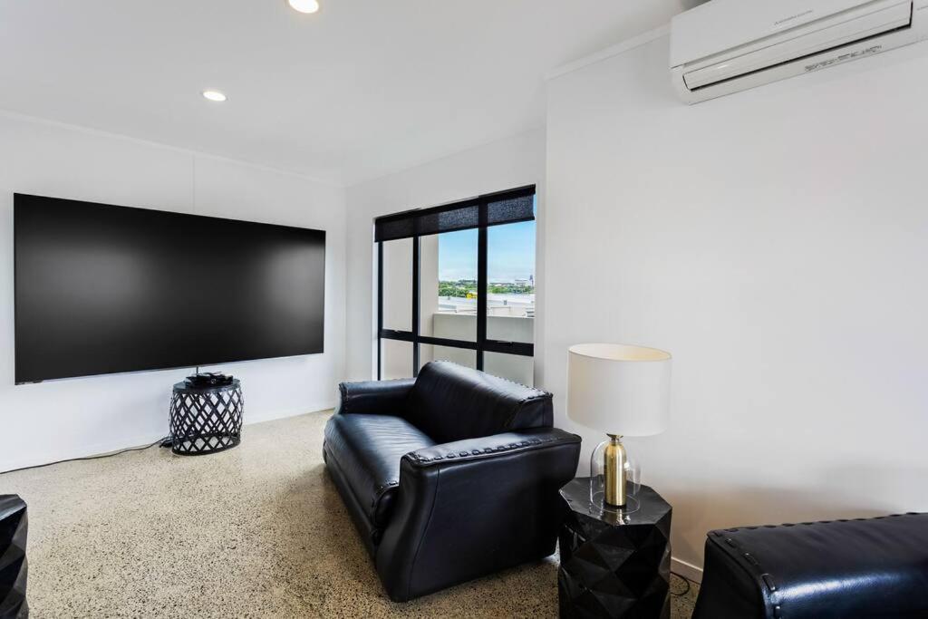 Awesome Designer 3BR Apt in the Heart of Manukau view 2