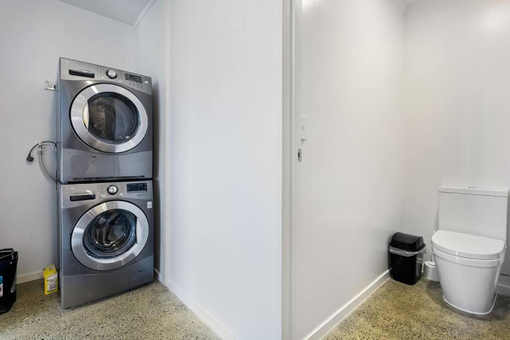 Awesome Designer 3BR Apt in the Heart of Manukau view 3