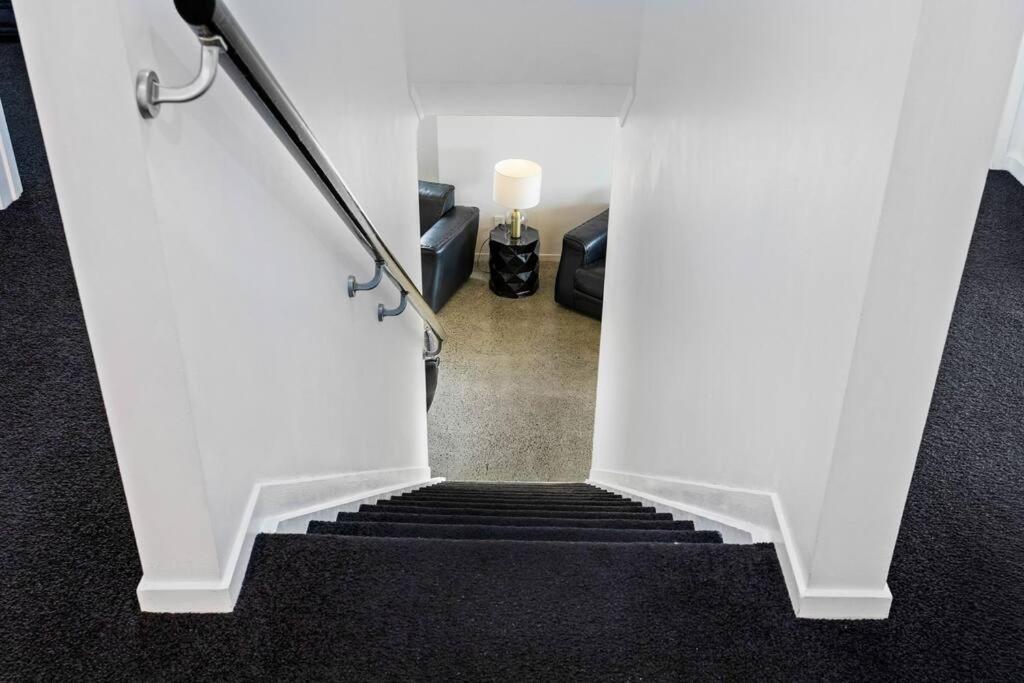 Awesome Designer 3BR Apt in the Heart of Manukau view 4