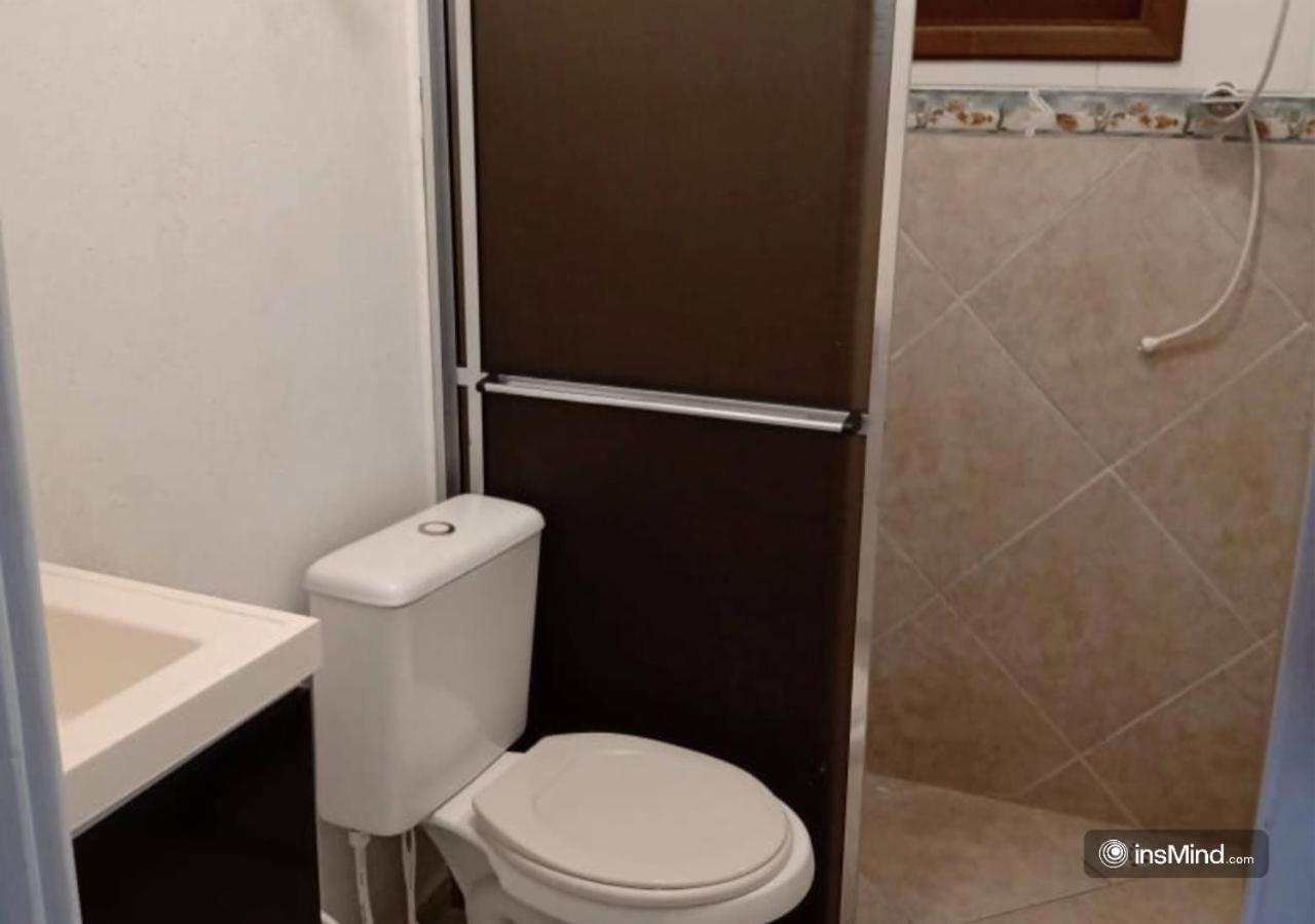 Casa em Itanhaém à 800m da praia - Piscina, WiFi, Churrasqueira e Quintal Grande