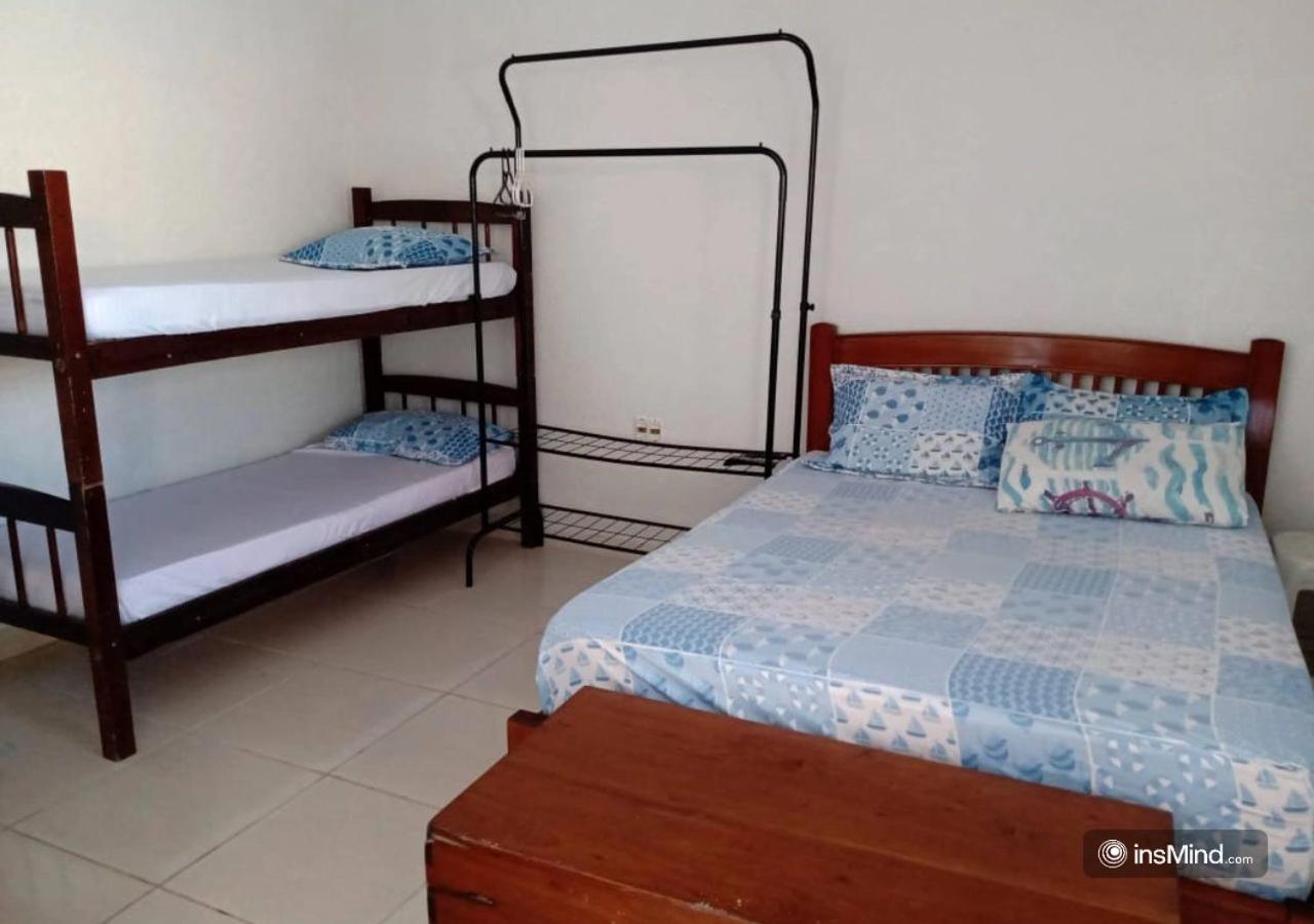 Casa em Itanhaém à 800m da praia - Piscina, WiFi, Churrasqueira e Quintal Grande