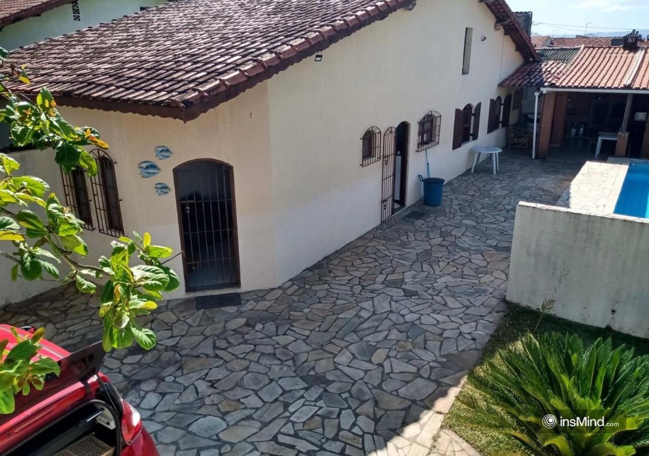 Casa em Itanhaém à 800m da praia - Piscina, WiFi, Churrasqueira e Quintal Grande