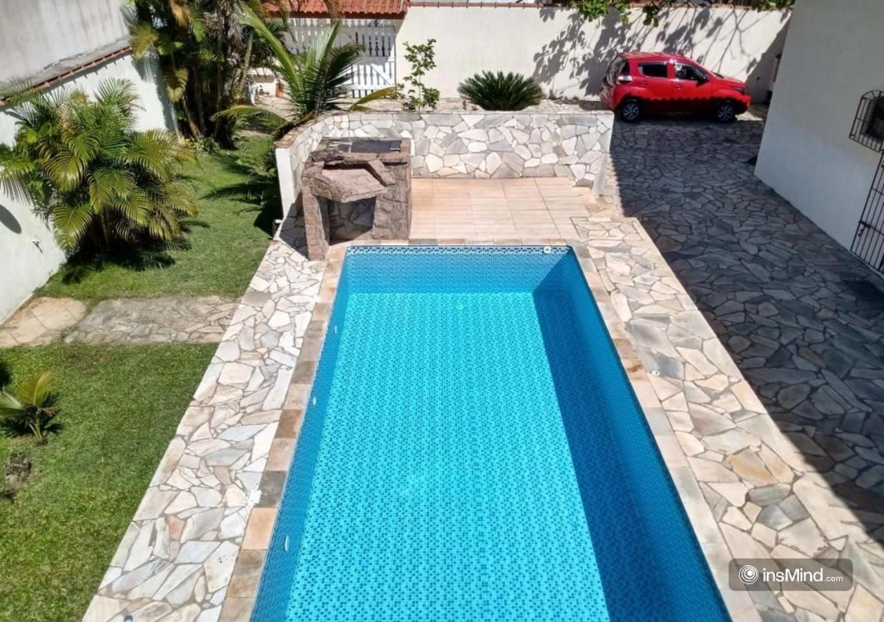 Casa em Itanhaém à 800m da praia - Piscina, WiFi, Churrasqueira e Quintal Grande