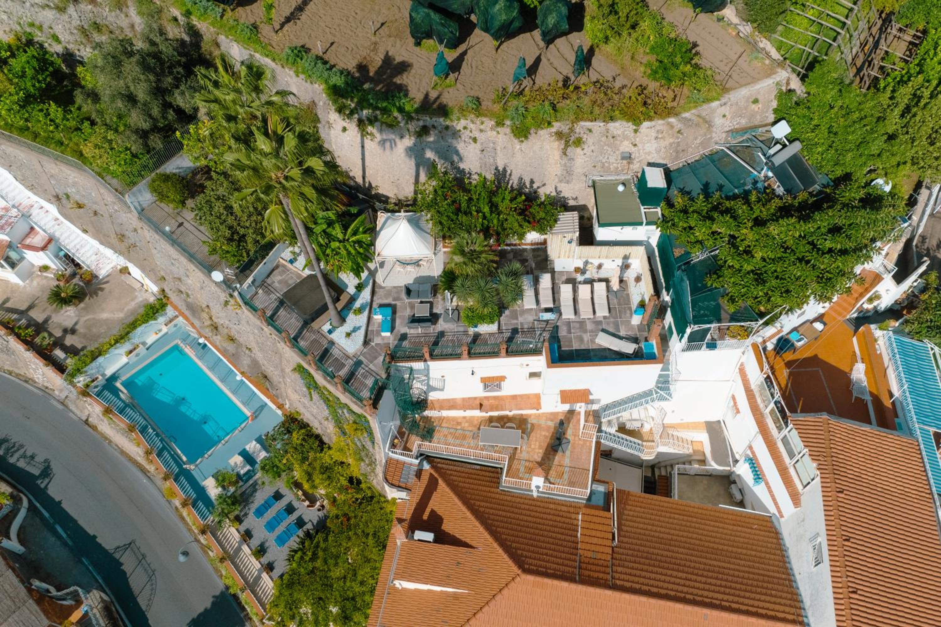 Luxury Seaview Villa with Jacuzzi, Sauna, Gym & Parking in Amalfi Coast - Villa Dorotea