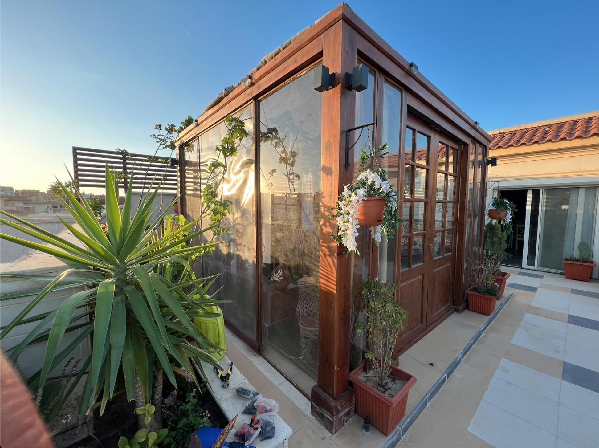 1 BR apart with Rooftop