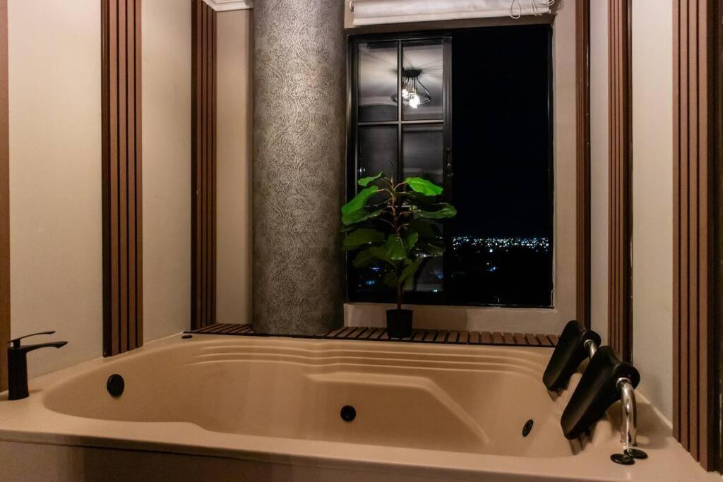 Apartamento Tropical Gótico