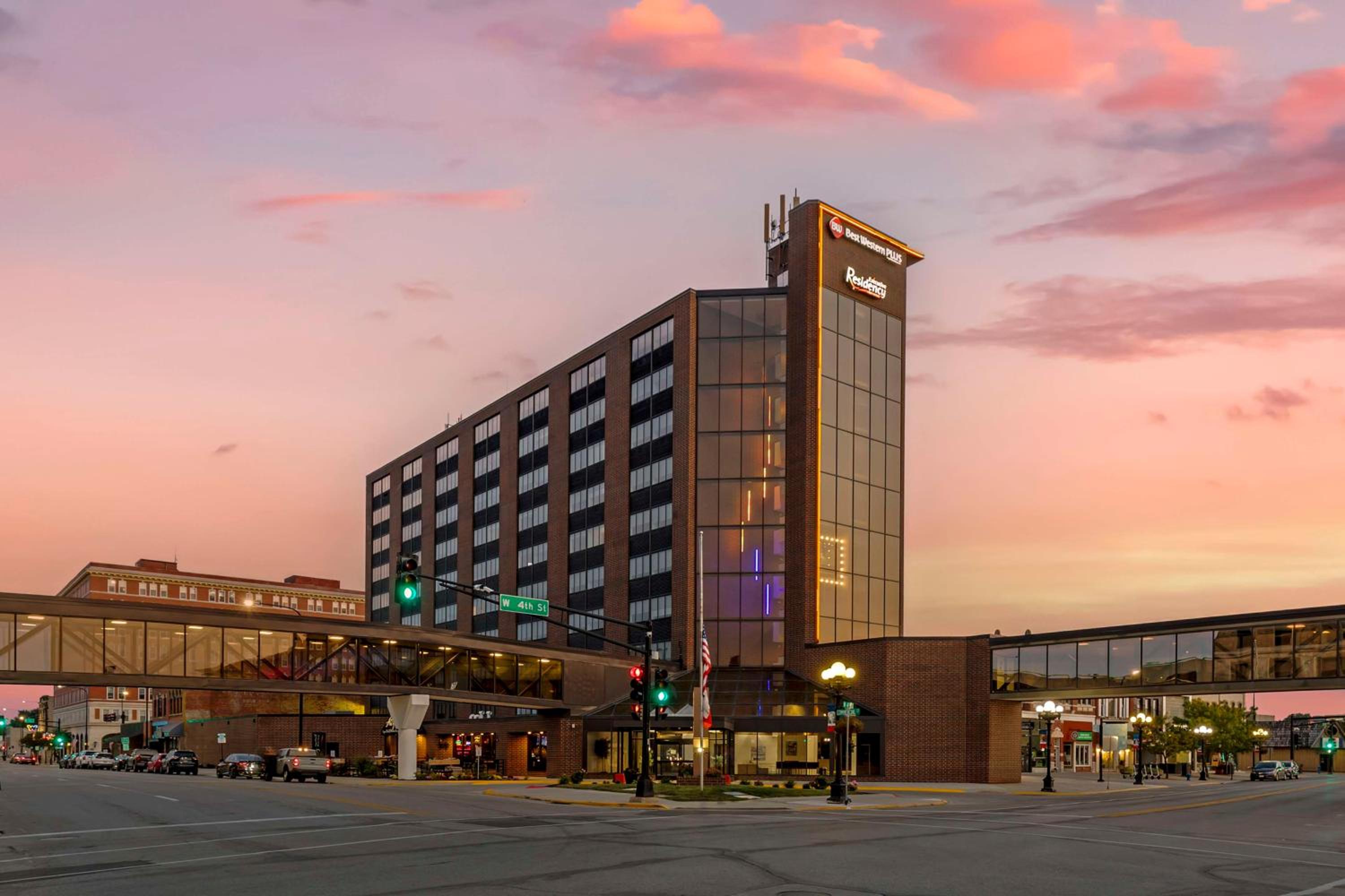 Hotel Best Western Plus Executive Residency Waterloo & Cedar Falls - Image 1