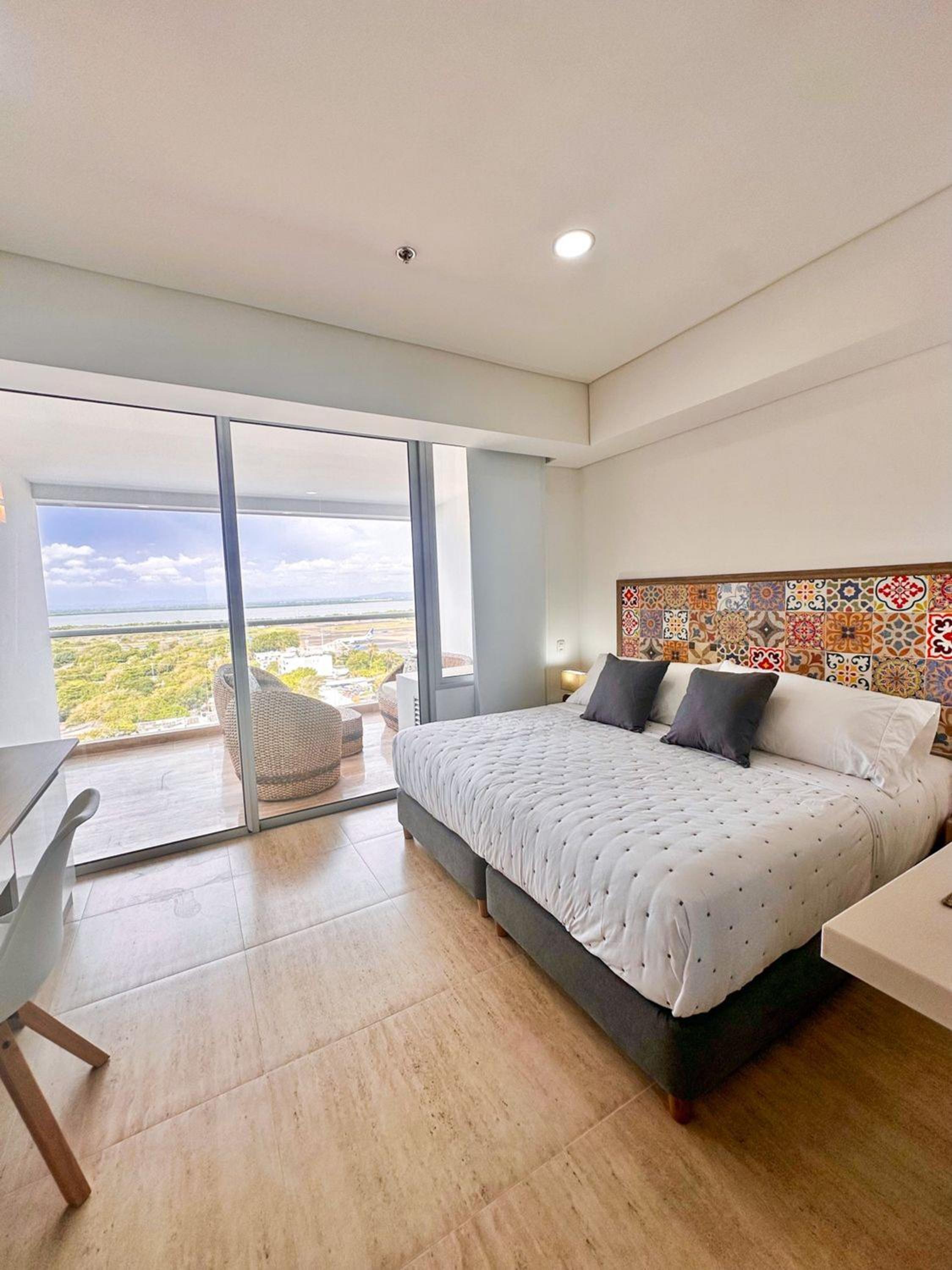 Estilo caribeño con vista al aeropuerto y cerca del mar CB1333
