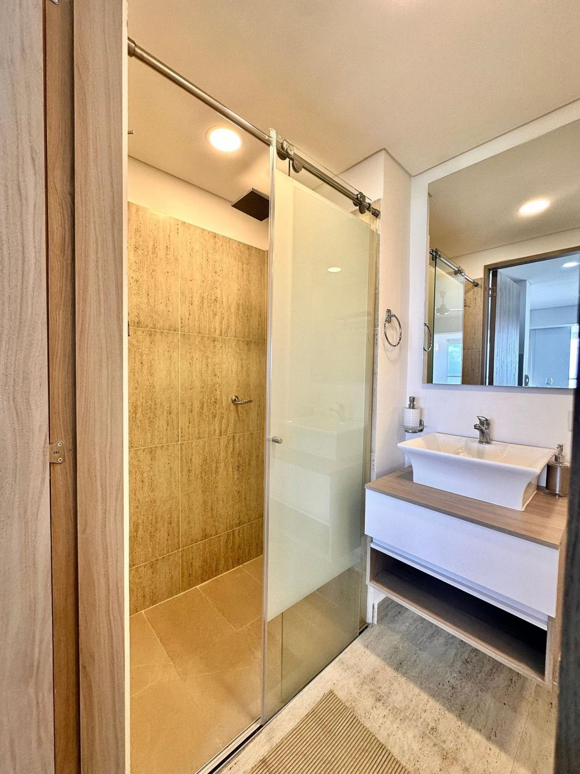 Estilo caribeño con vista al aeropuerto y cerca del mar CB1333