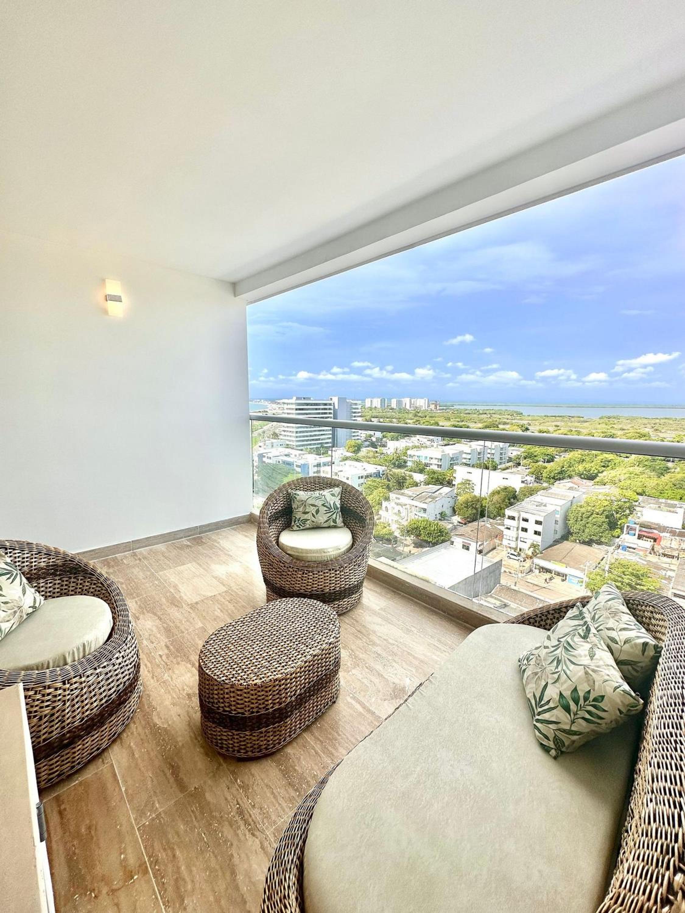 Estilo caribeño con vista al aeropuerto y cerca del mar CB1333