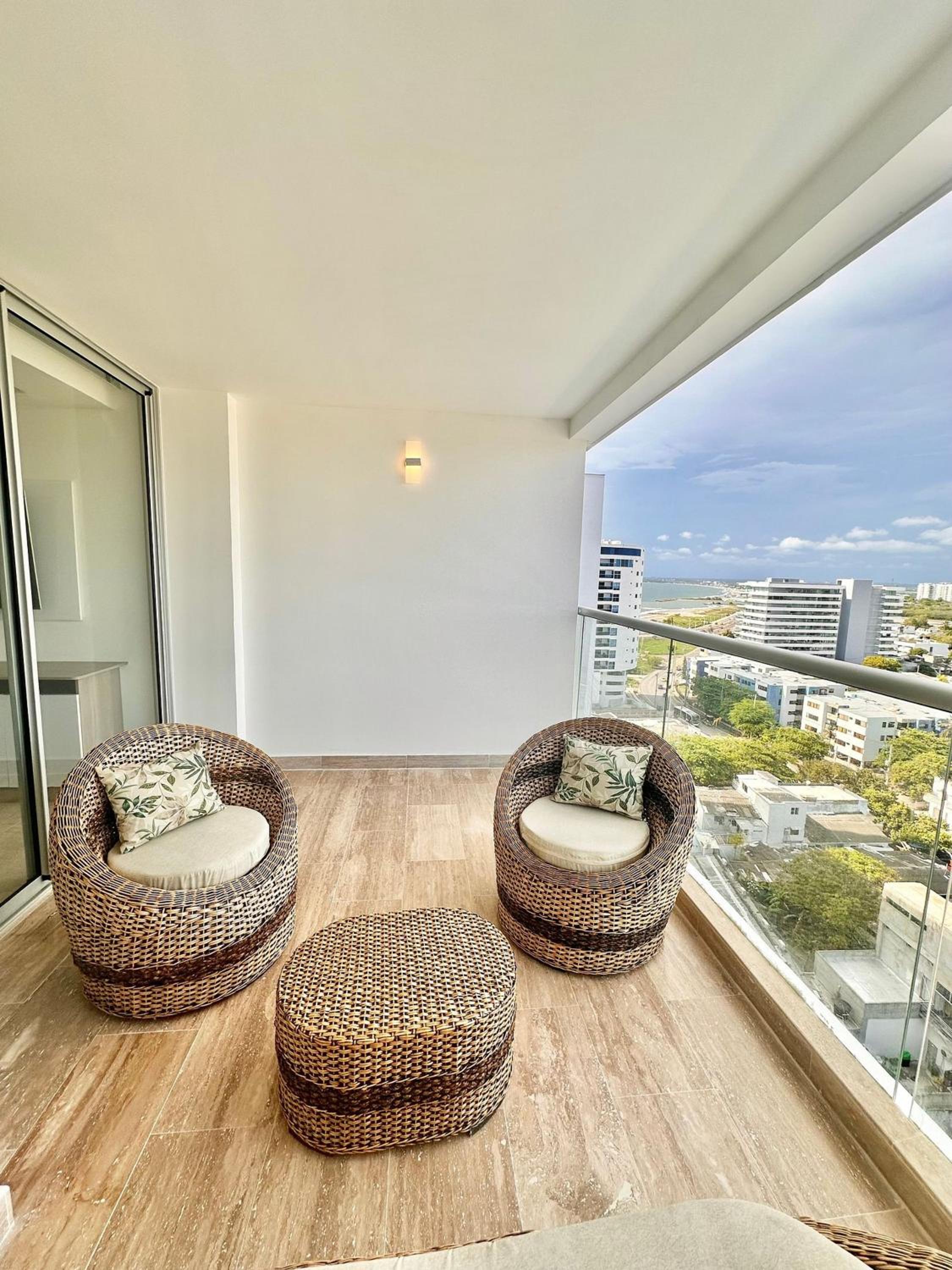Estilo caribeño con vista al aeropuerto y cerca del mar CB1333