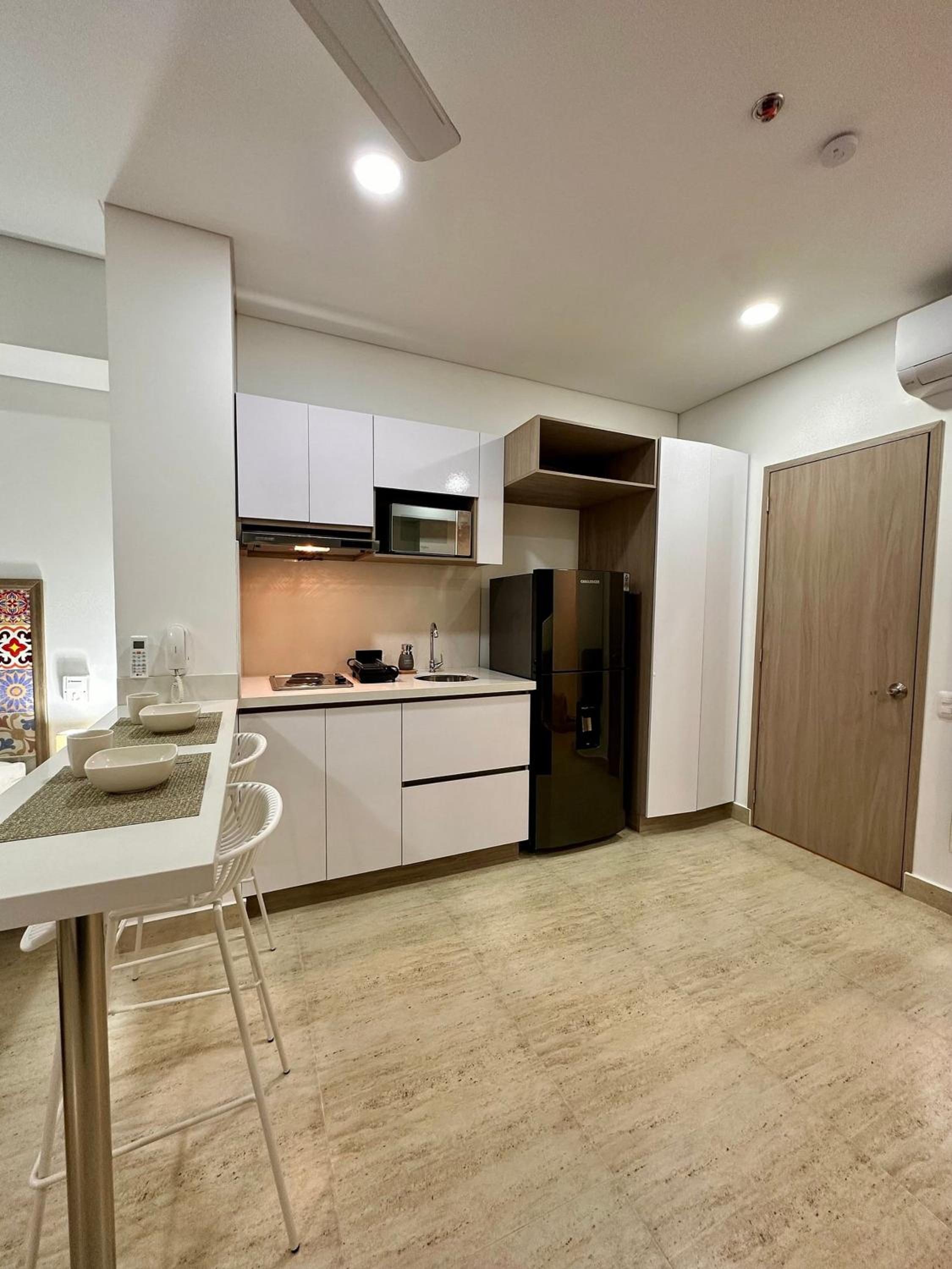 Estilo caribeño con vista al aeropuerto y cerca del mar CB1333