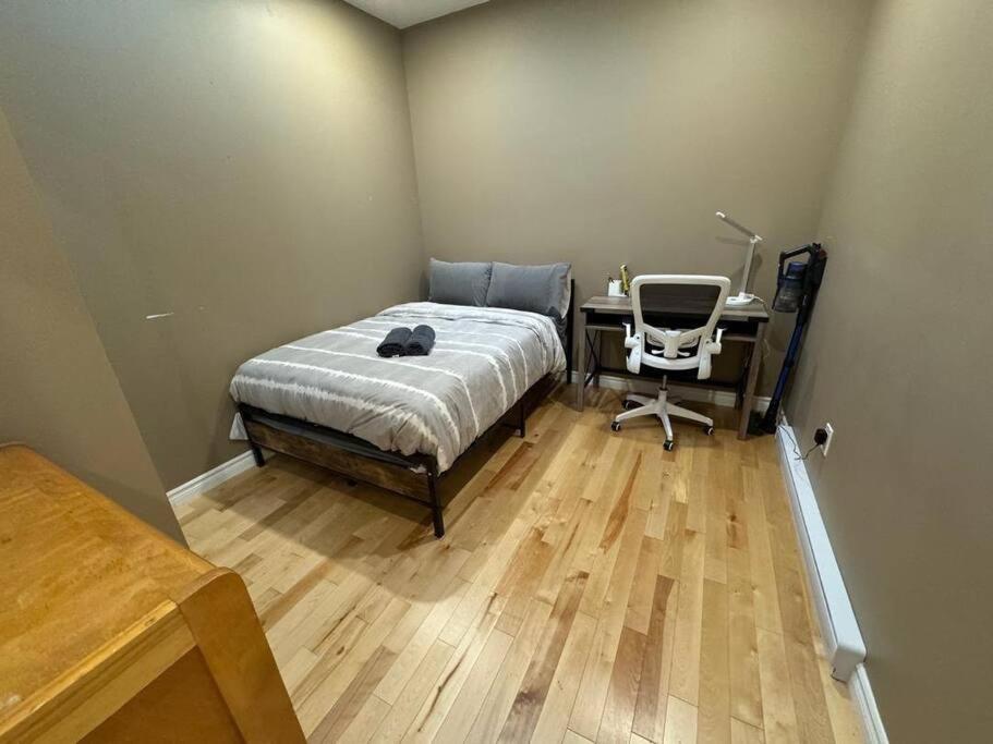 Charming 3BR Apartment in Montreal, 15 Min to DT