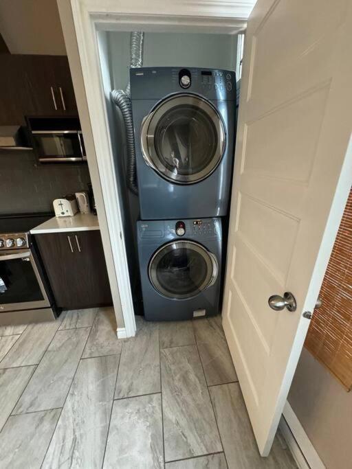 Charming 3BR Apartment in Montreal, 15 Min to DT