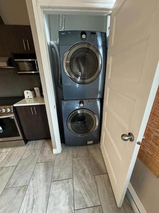 Charming 3BR Apartment in Montreal, 15 Min to DT