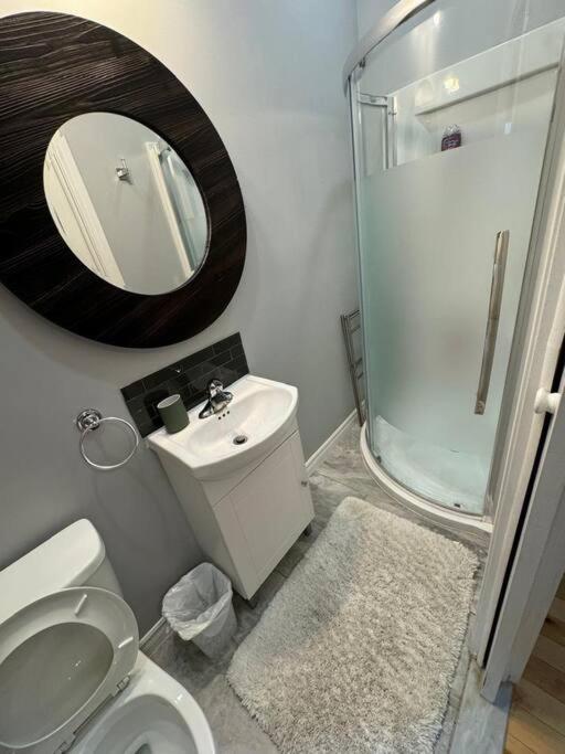 Charming 3BR Apartment in Montreal, 15 Min to DT
