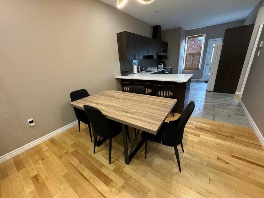 Charming 3BR Apartment in Montreal, 15 Min to DT