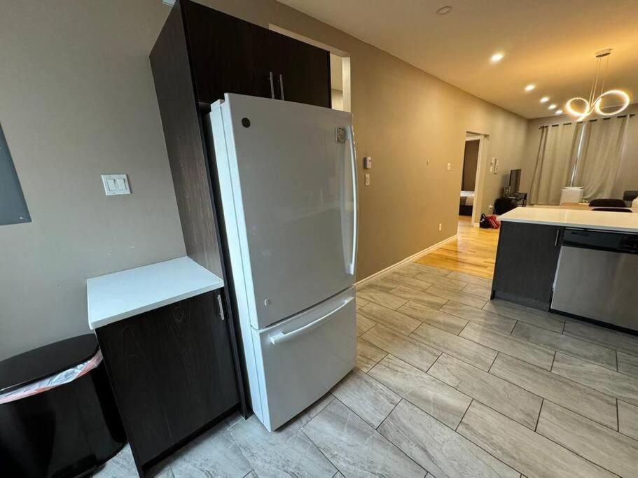 Charming 3BR Apartment in Montreal, 15 Min to DT