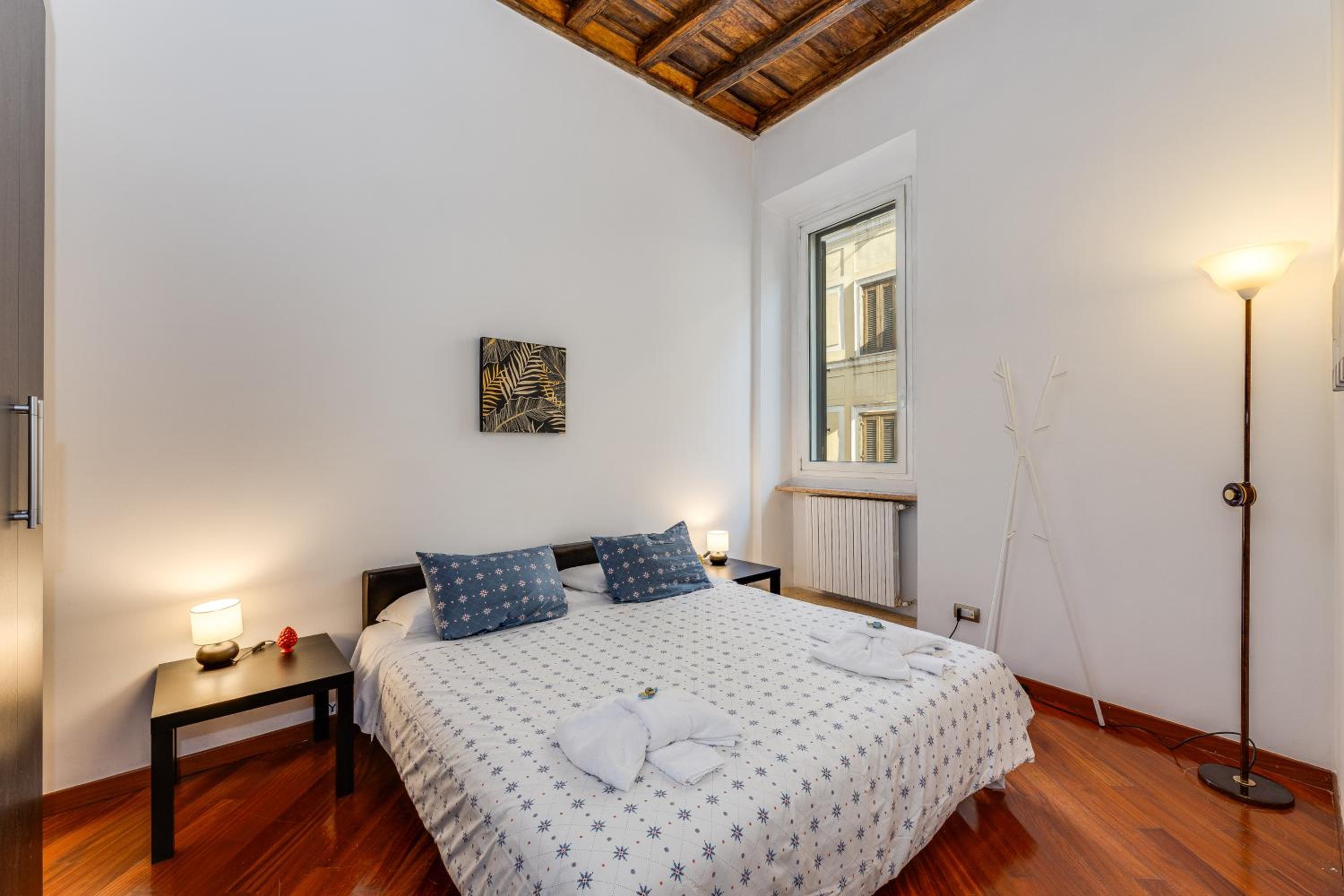 Spanish Steps Stylish Apartment