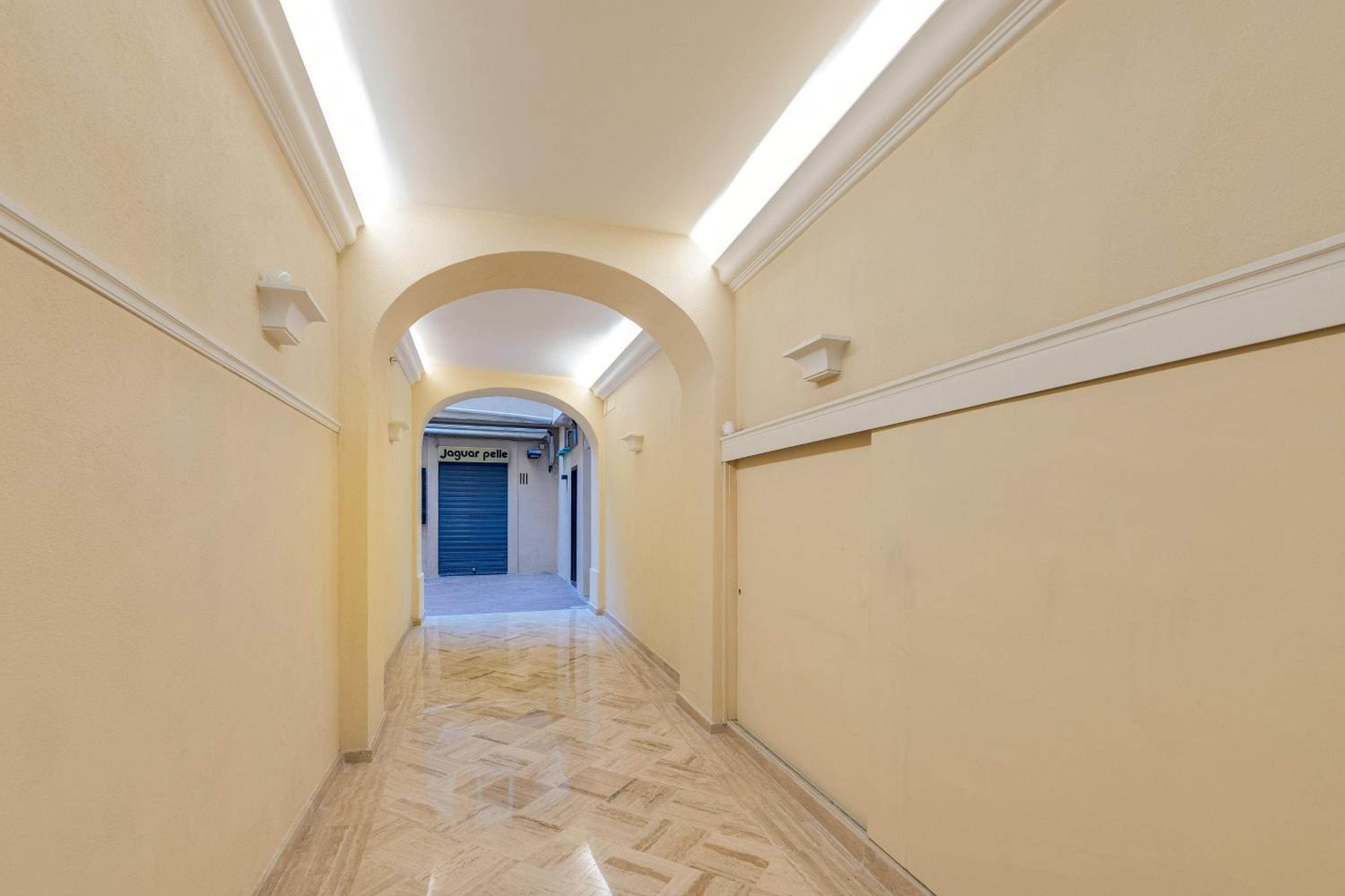Spanish Steps Stylish Apartment