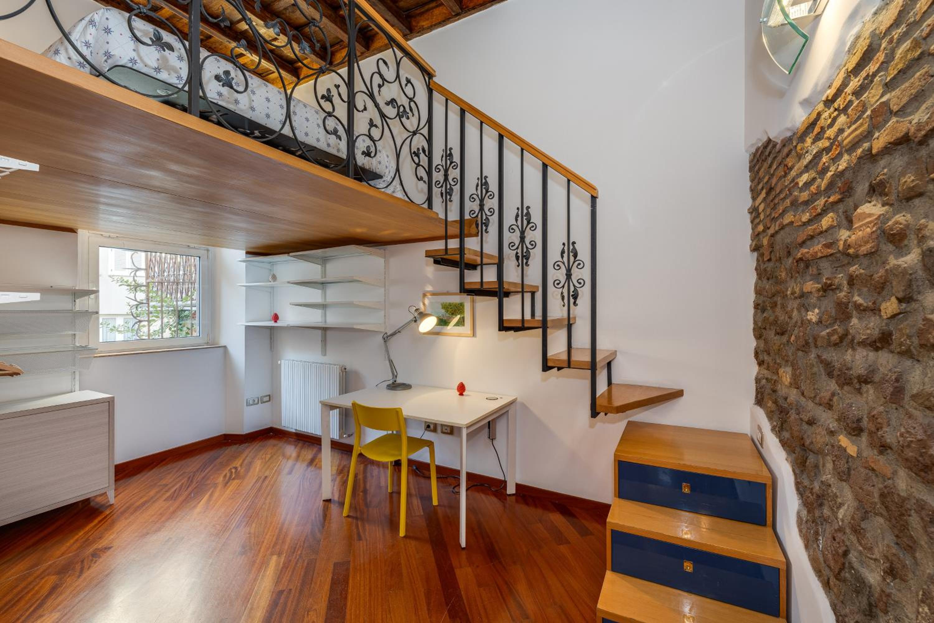 Spanish Steps Stylish Apartment